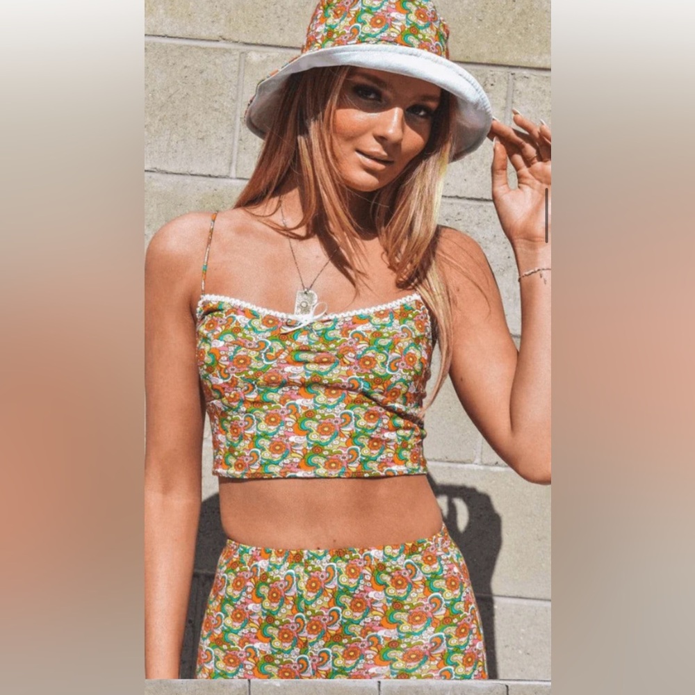 Her pony the label top